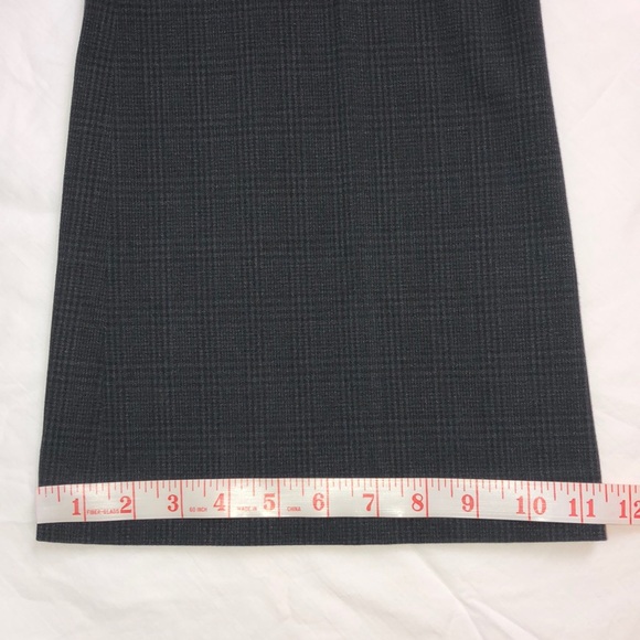 Tahari Suit Jacket(10)and Pants(8) - Picture 15 of 16